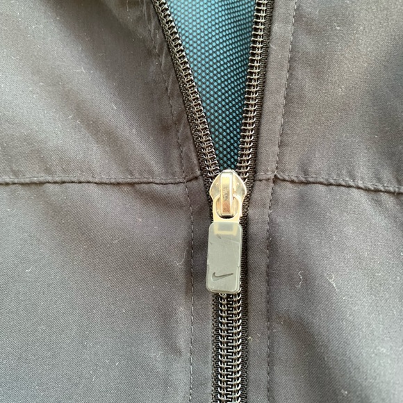 Nike windbreaker size XL 16-18. - Picture 2 of 7